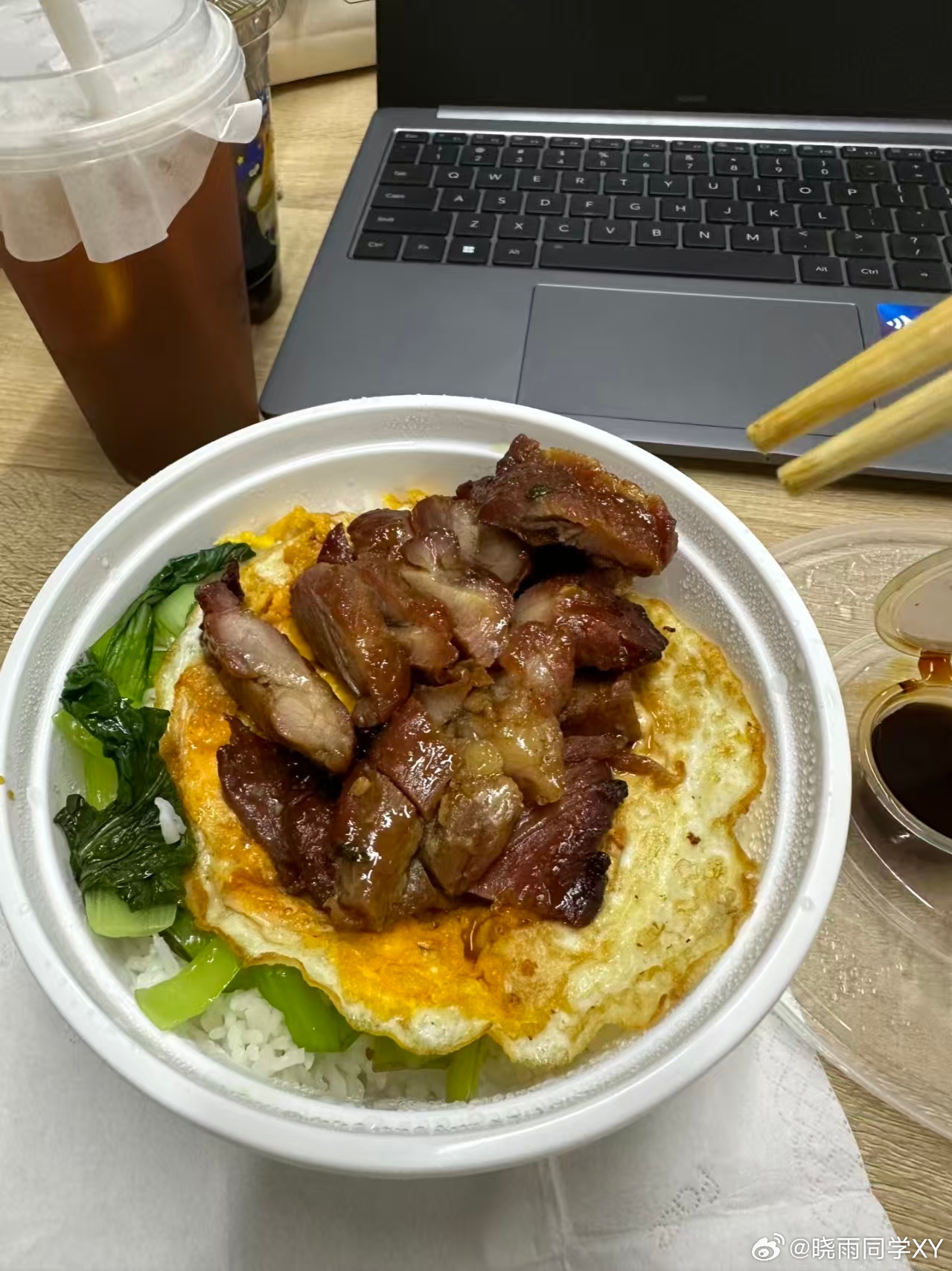 午餐时间到啦，你吃了吗？来广东5年了，烧腊这个东西喜欢不上来，只是偶尔不知道吃啥