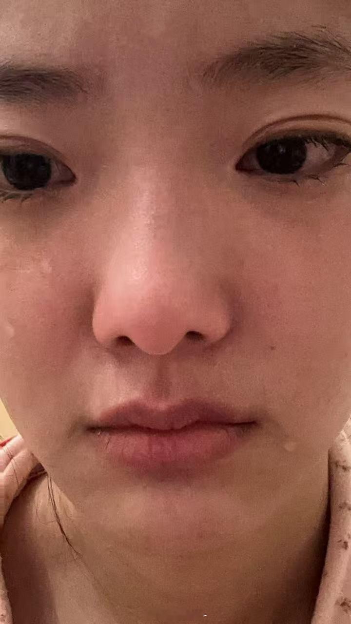 雨欣你怎么一穿这件睡衣就哭 