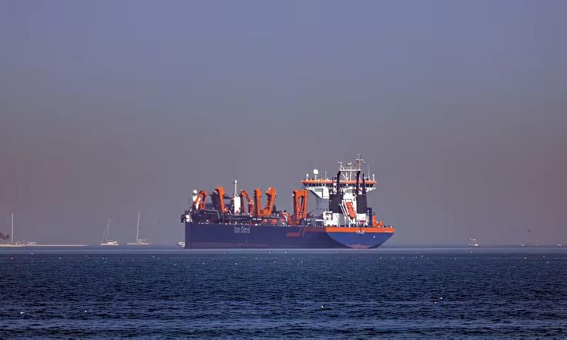 ​世界各国对霍尔木兹海峡封锁咬牙切齿，又无可奈何。伊朗对通行霍尔木兹海峡的船是要