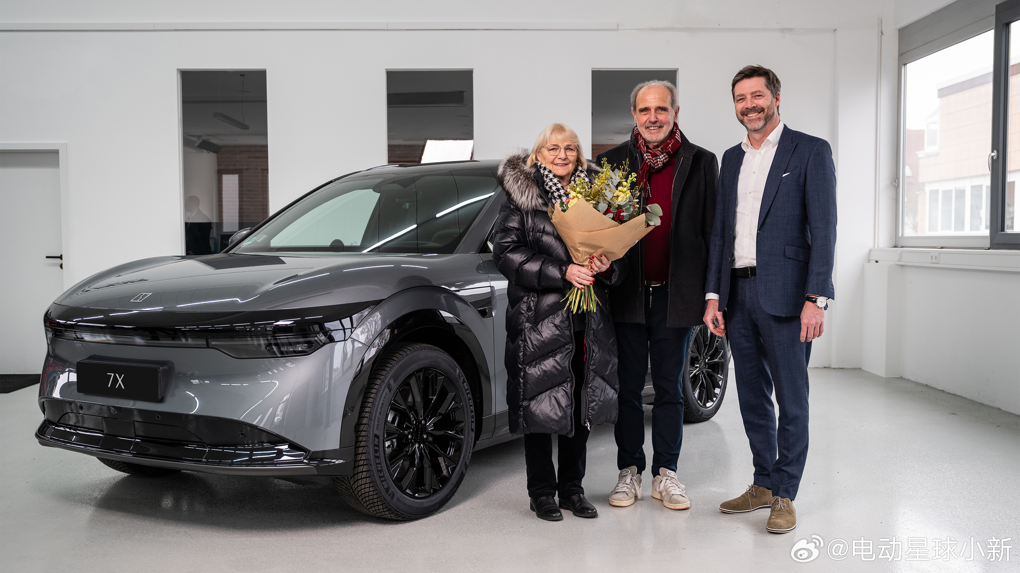 极氪在德国完成首批用户交付，进一步落地欧洲市场近期已在意大利、西班牙、葡萄牙三国