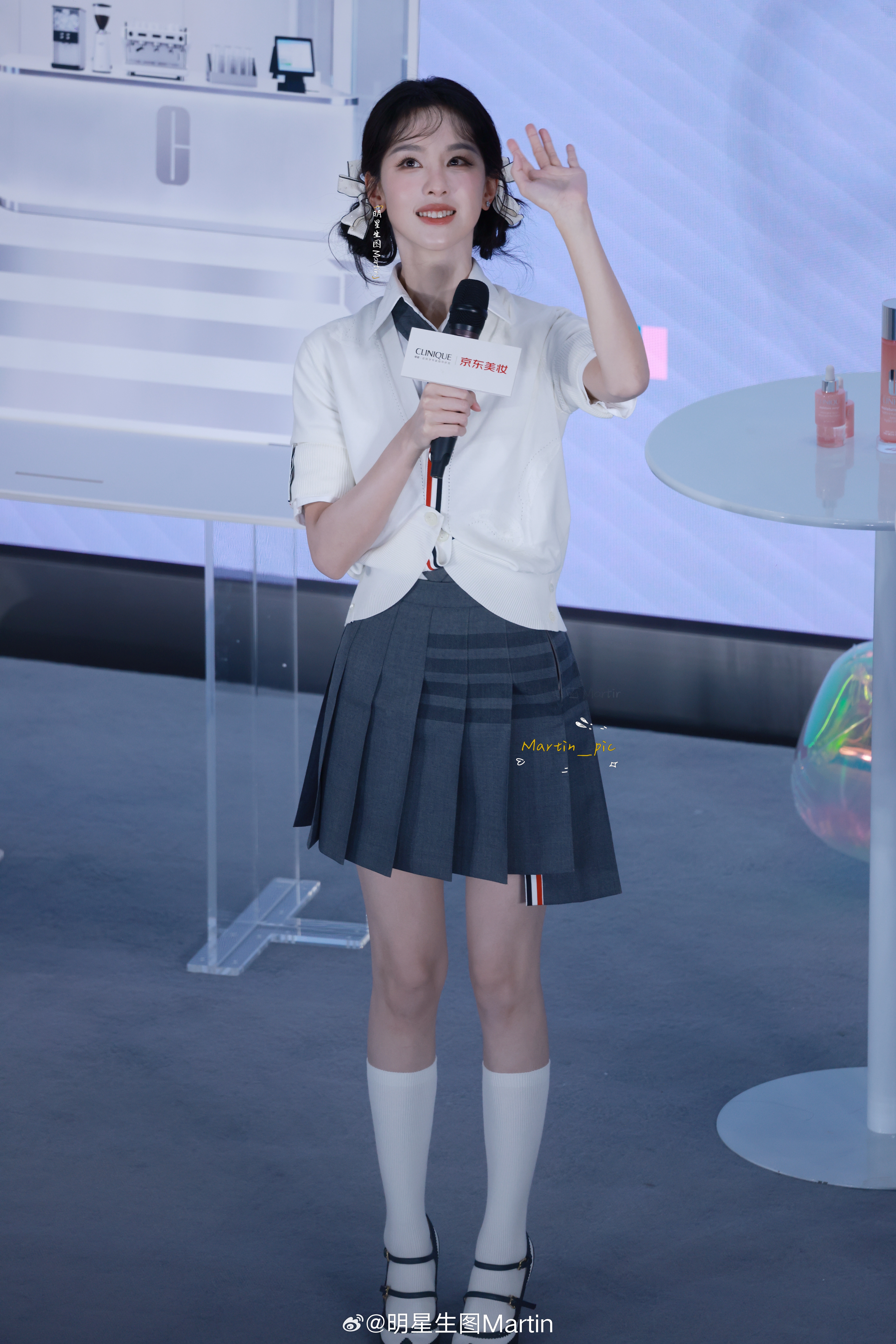 陈都灵[超话]  陈都灵 251109倩碧站台生图掉落~今天是初中生嘟嘟[爱慕]