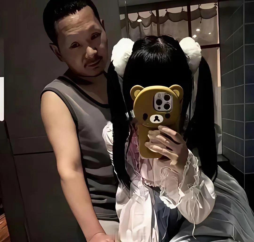 第一张感觉是白菜被猪拱了，第二张直接不羡慕了 