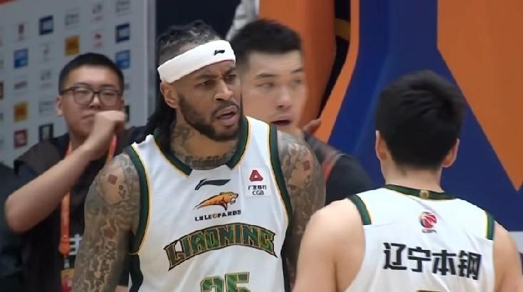 山东这场球看得人有点意外，明明篮板抢得更多，抢断也占优，失误控制得也不错，可偏偏