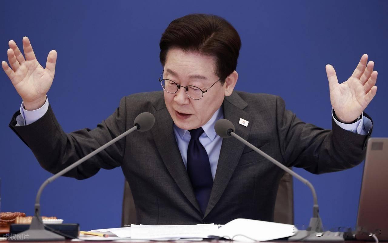 6月8日，韩国总统李在明就职一周年记者会上对以色列提出强烈批评——
 
“我本想