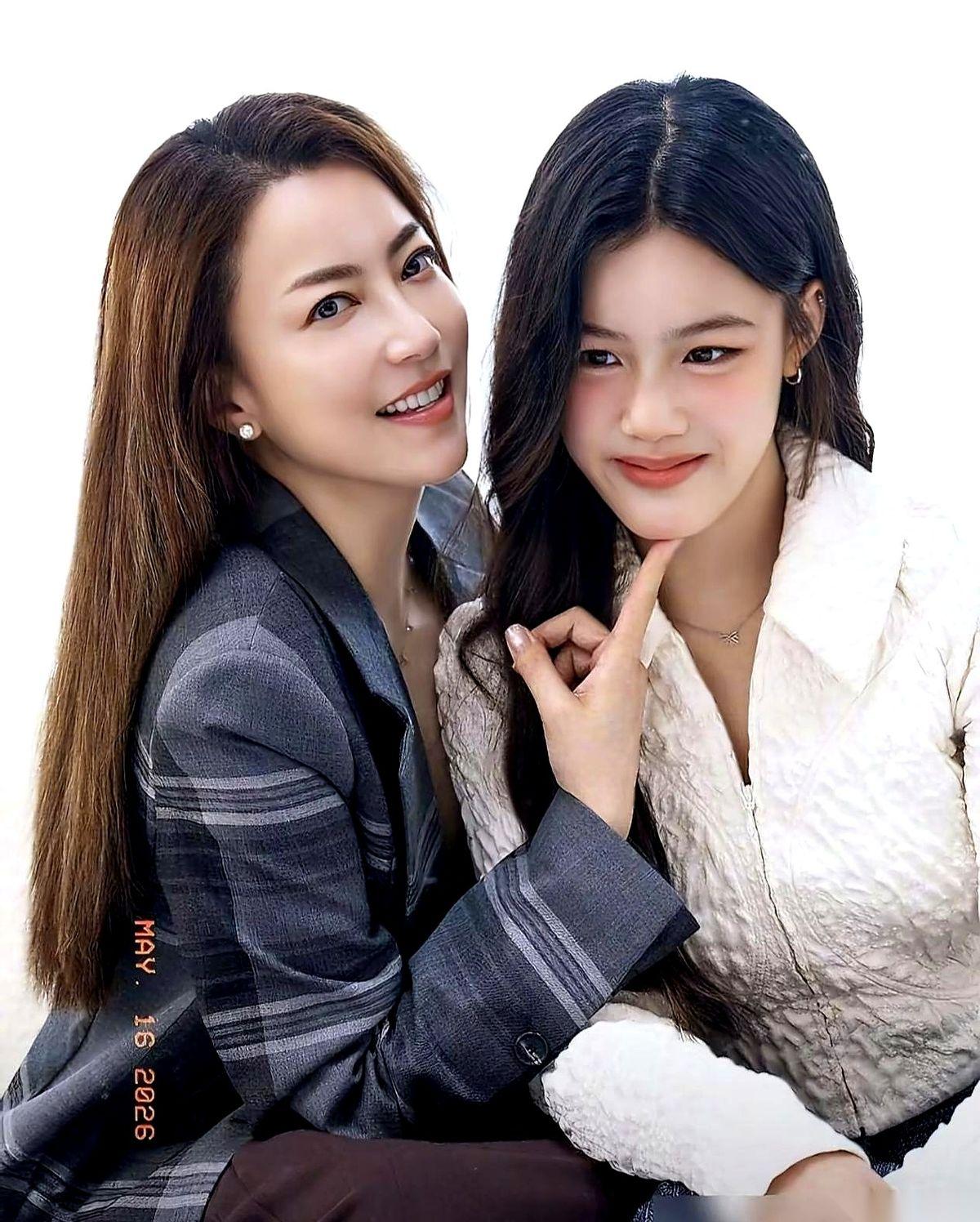 2011年，霍汶希发现自己怀孕了，没结婚。
电话第一个打给了谢霆锋，而不是孩子那