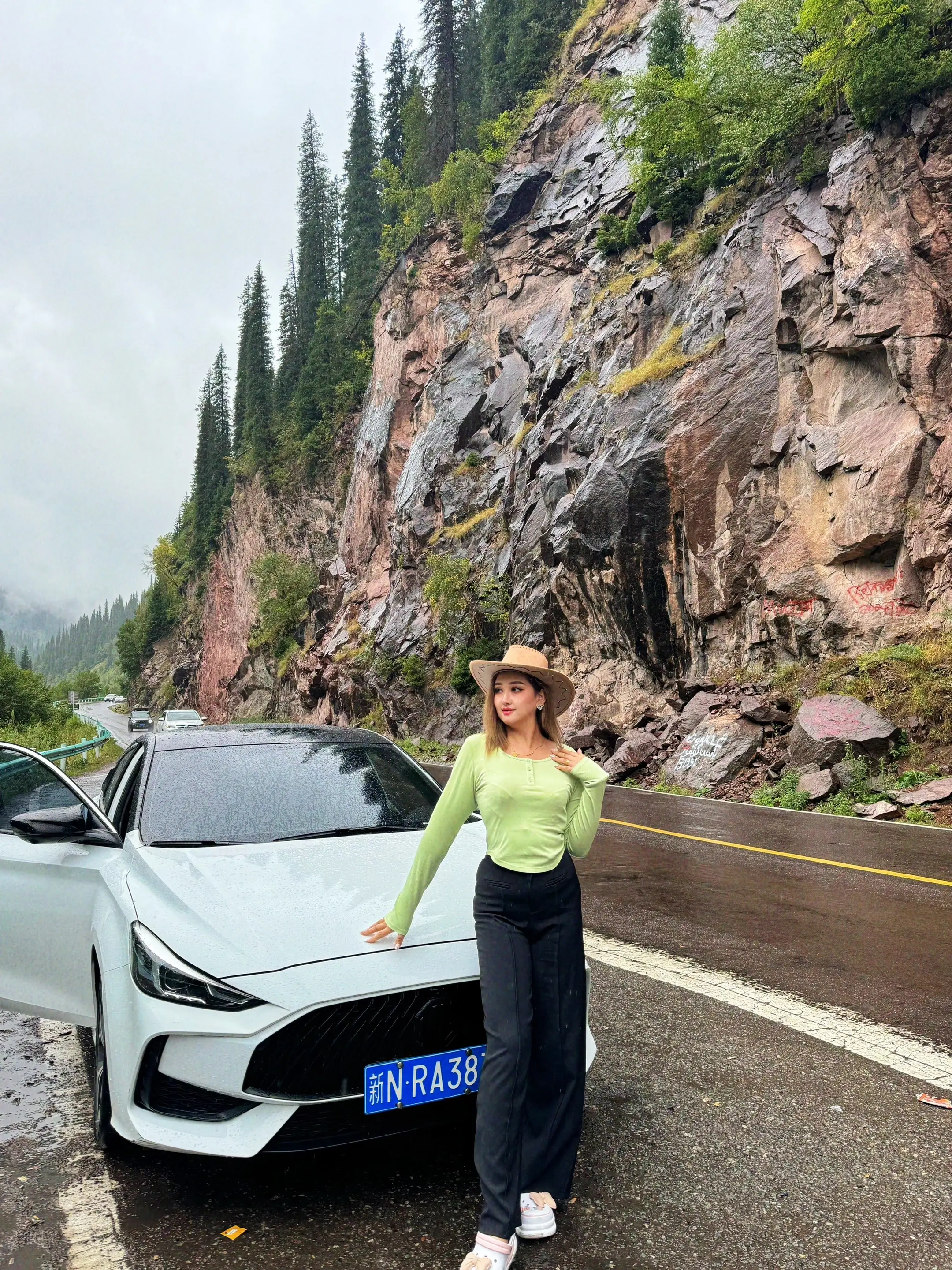 🧡一个女人成熟的标志，是学会狠心，学会独立，学会微笑[微笑]