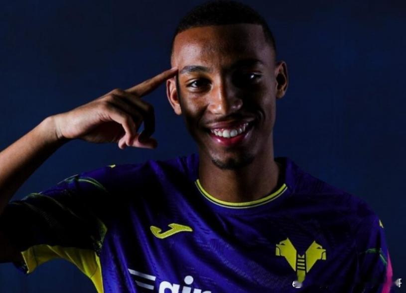 转会专家罗马诺表示，国米在1月份难以引进贝尔加利和帕莱斯特拉。为了替代受伤的邓弗