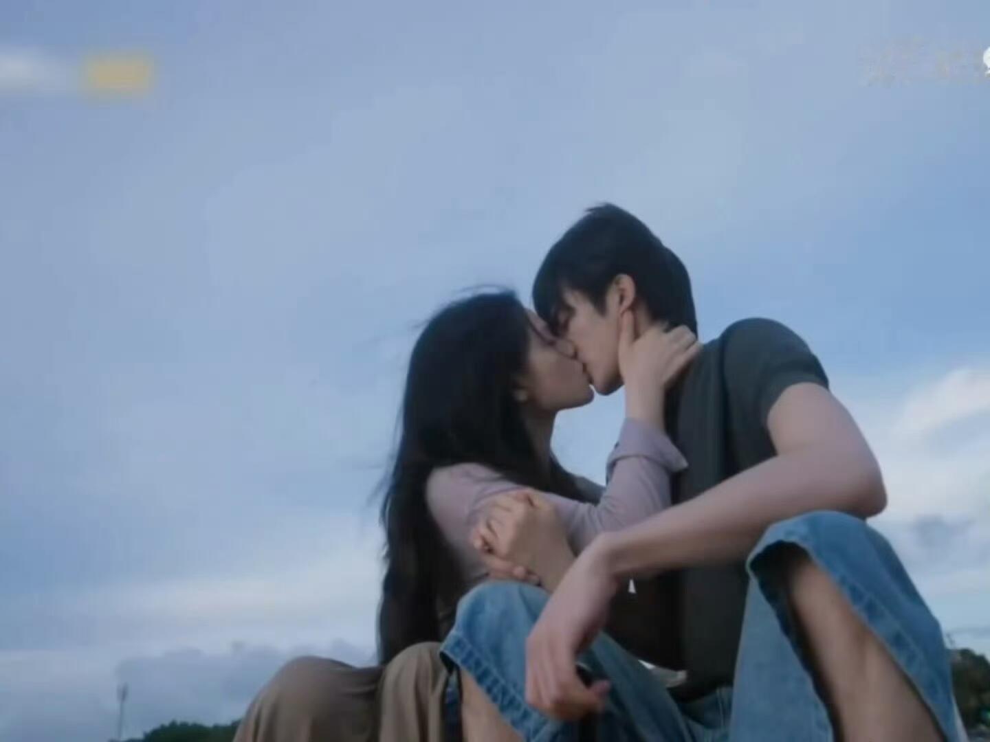 张婧仪崩溃质问戏爆发力 不是那种嗷嗷喊的崩溃，是压着压着突然炸开的那种，真实到我