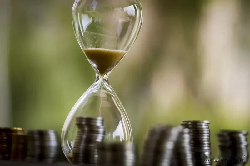 时光如白驹过隙，转眼间2025年已步入尾声。望着日历上仅剩的十几页，我不禁扪心自