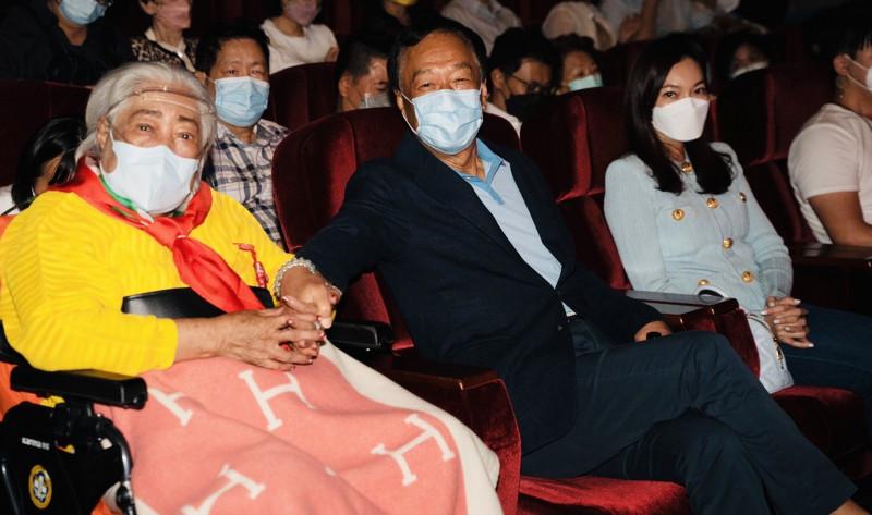 郭台铭100岁母亲去世了，这位老太太真的是享福了，不过她真的能够“返回故土”山东