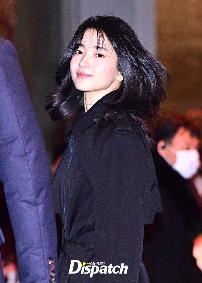 参加金宇彬&申敏儿婚礼被媒体镜头捕捉到的金泰梨