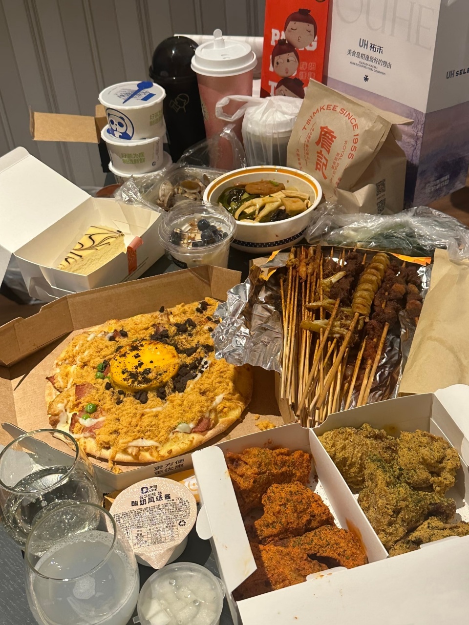 千问免单不止奶茶 不知道反正我的身材很曼妙，左手奶茶右手正餐，零食塞满抽屉，薅着