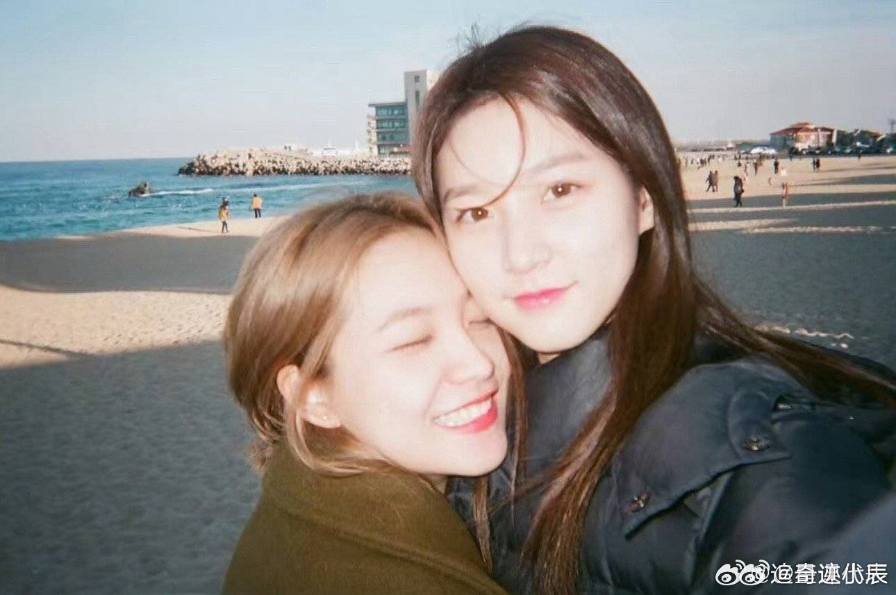 yeri晒与金赛纶合照她俩好早之前18年巴厘岛旅游之后就断交没联系了 况且她在韩