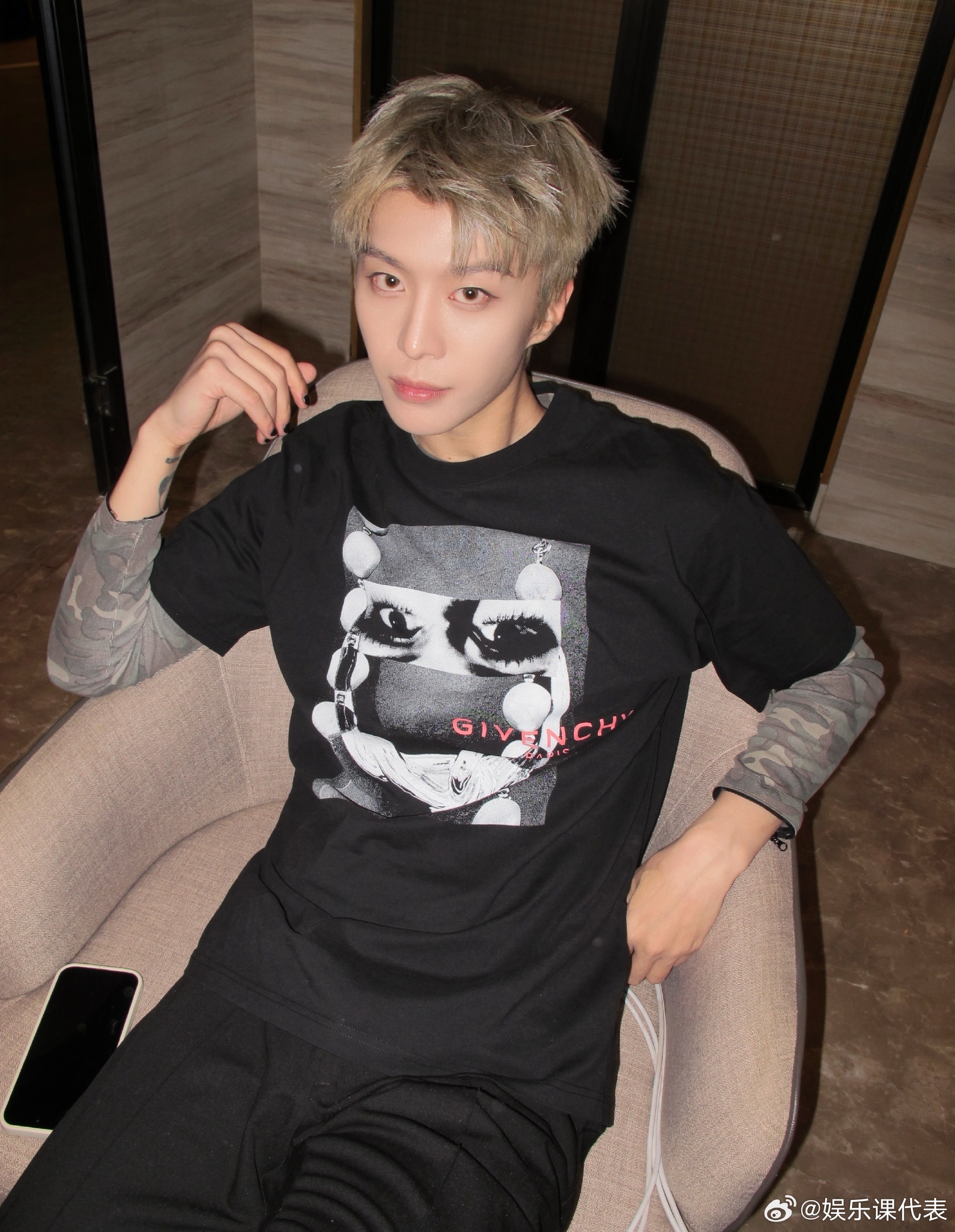 范丞丞方辟谣范丞丞方说不认识没交集 范丞丞方深夜光速辟谣：“不认识，没交集，深夜