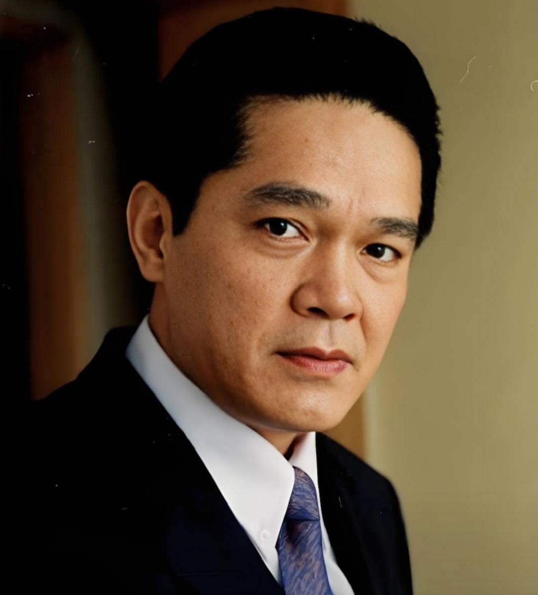 曝68岁“钻山豹”申军谊患脑梗！头发花白已拄拐，前任嫁其哥们
娱乐 明星