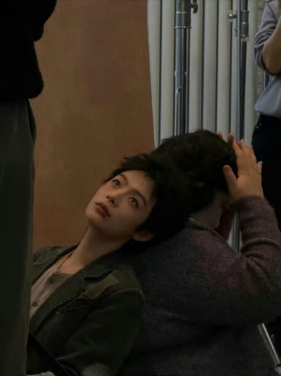 看陈丽君这段请自备纸巾 陈丽君《枕头人》排练花絮太虐心！崩溃大哭、跪倒在地，情绪