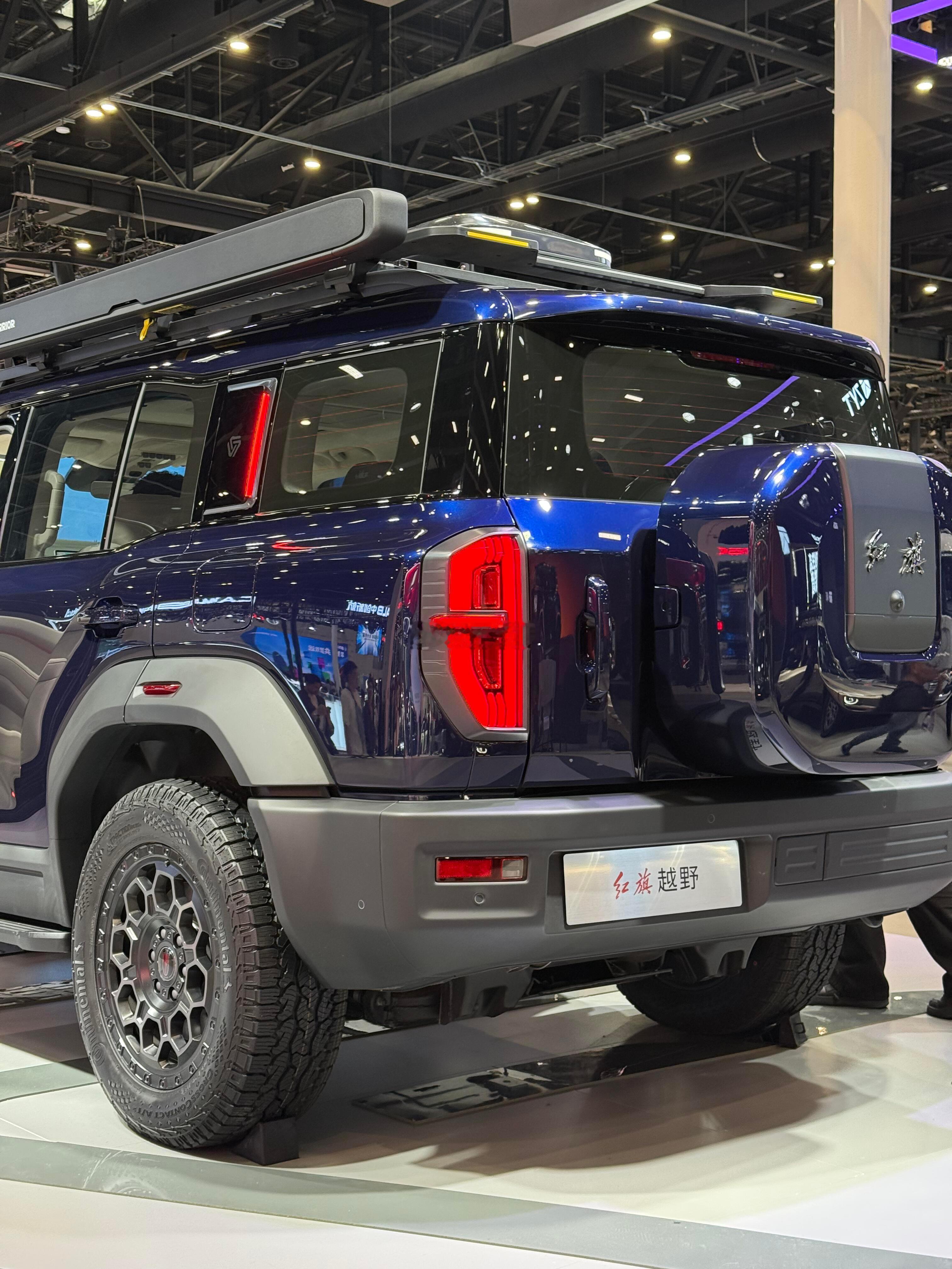 红旗也要出硬派越野车！看实车已经基本是量产车了，据说下半年上市。外观看着挺硬派。