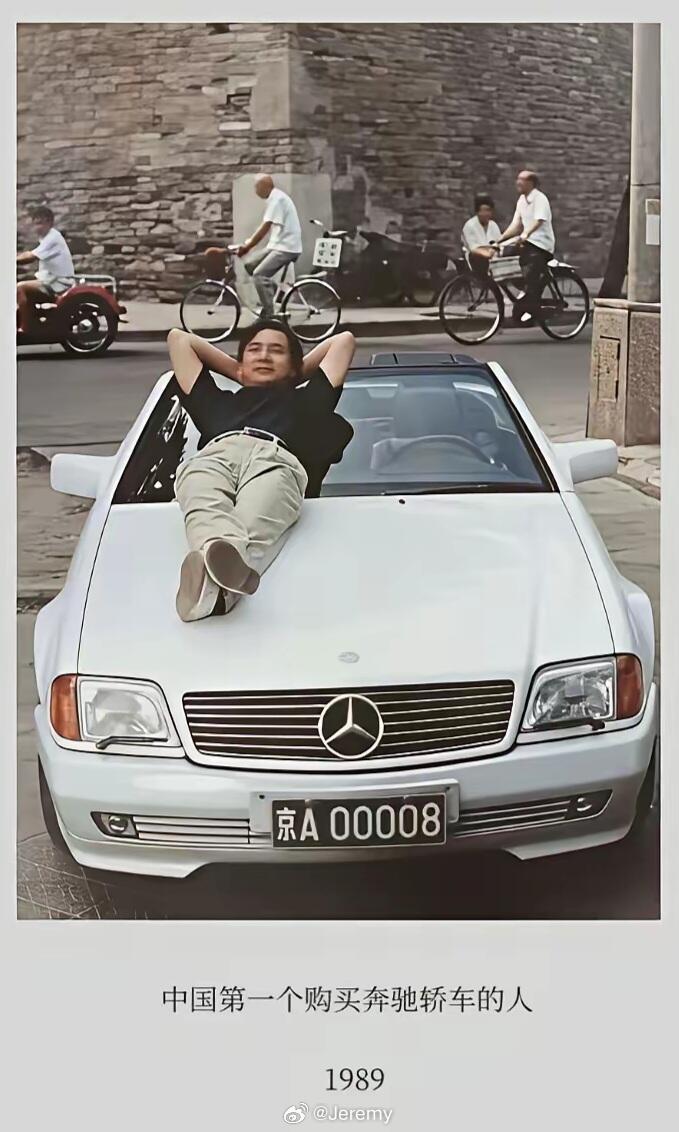 其实中国第一辆奔驰的车主是慈禧。[二哈] ​​​