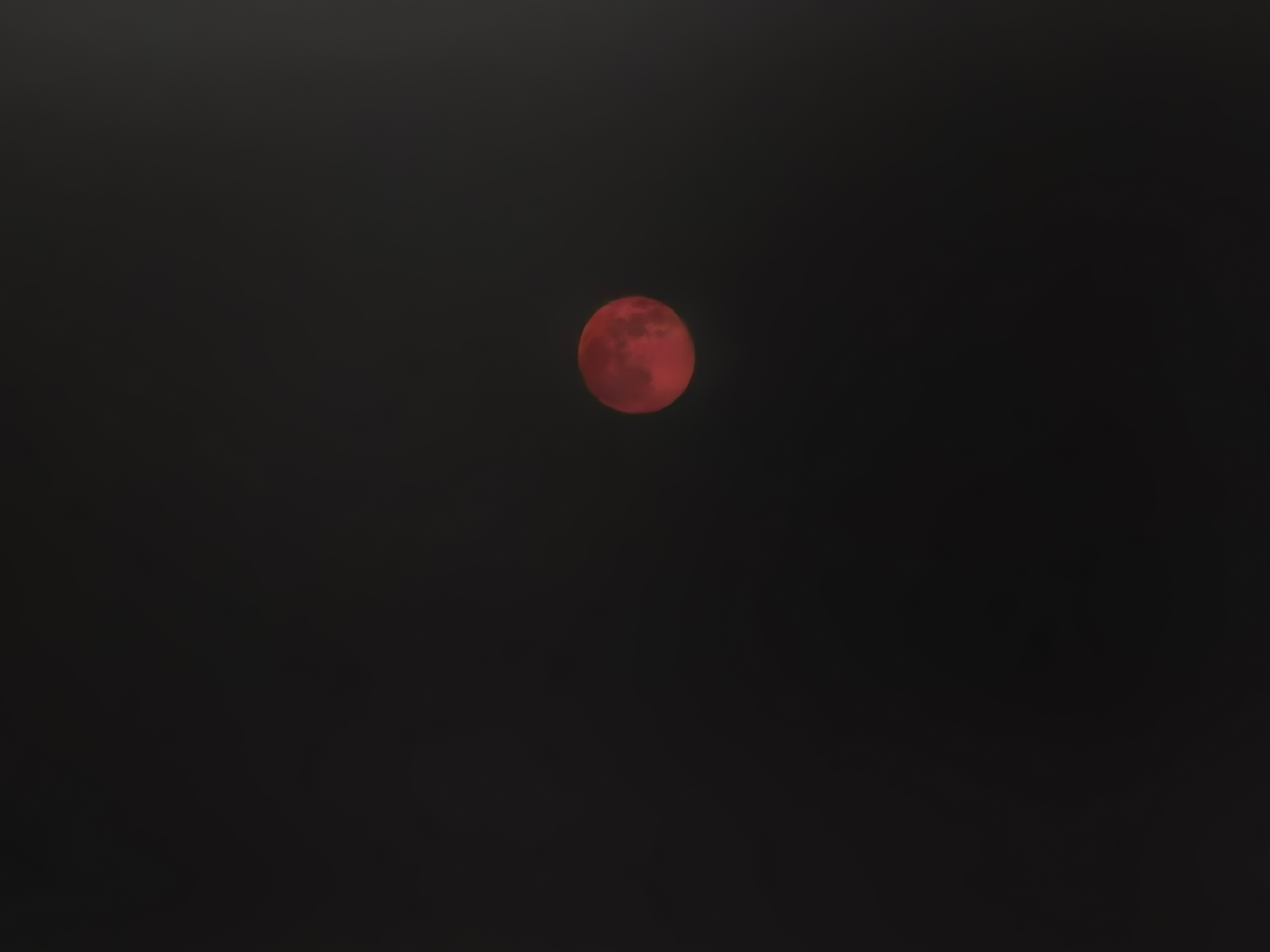 血红色的月亮。 