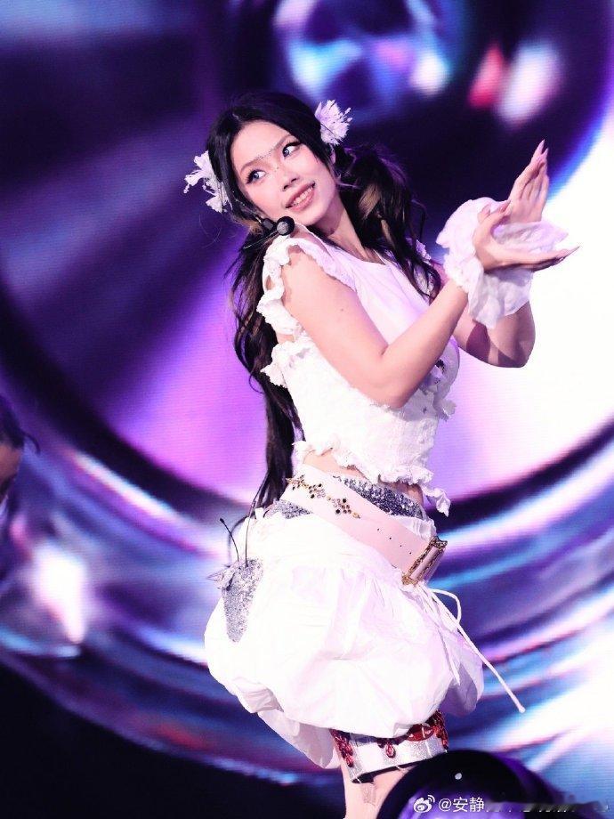 万妮达福州宣传满分女 每一帧都是福州独有的浪漫🌃复古光影搭配温柔歌声，把城市的