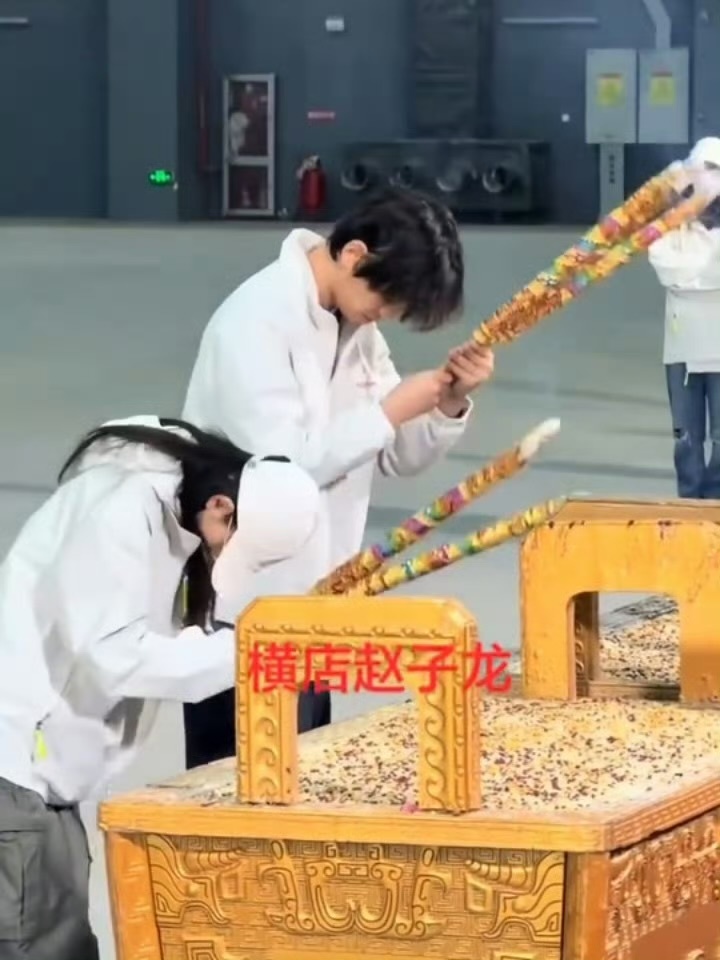 丁禹兮宋祖儿《司宫令》开机路透，期待喽！ 