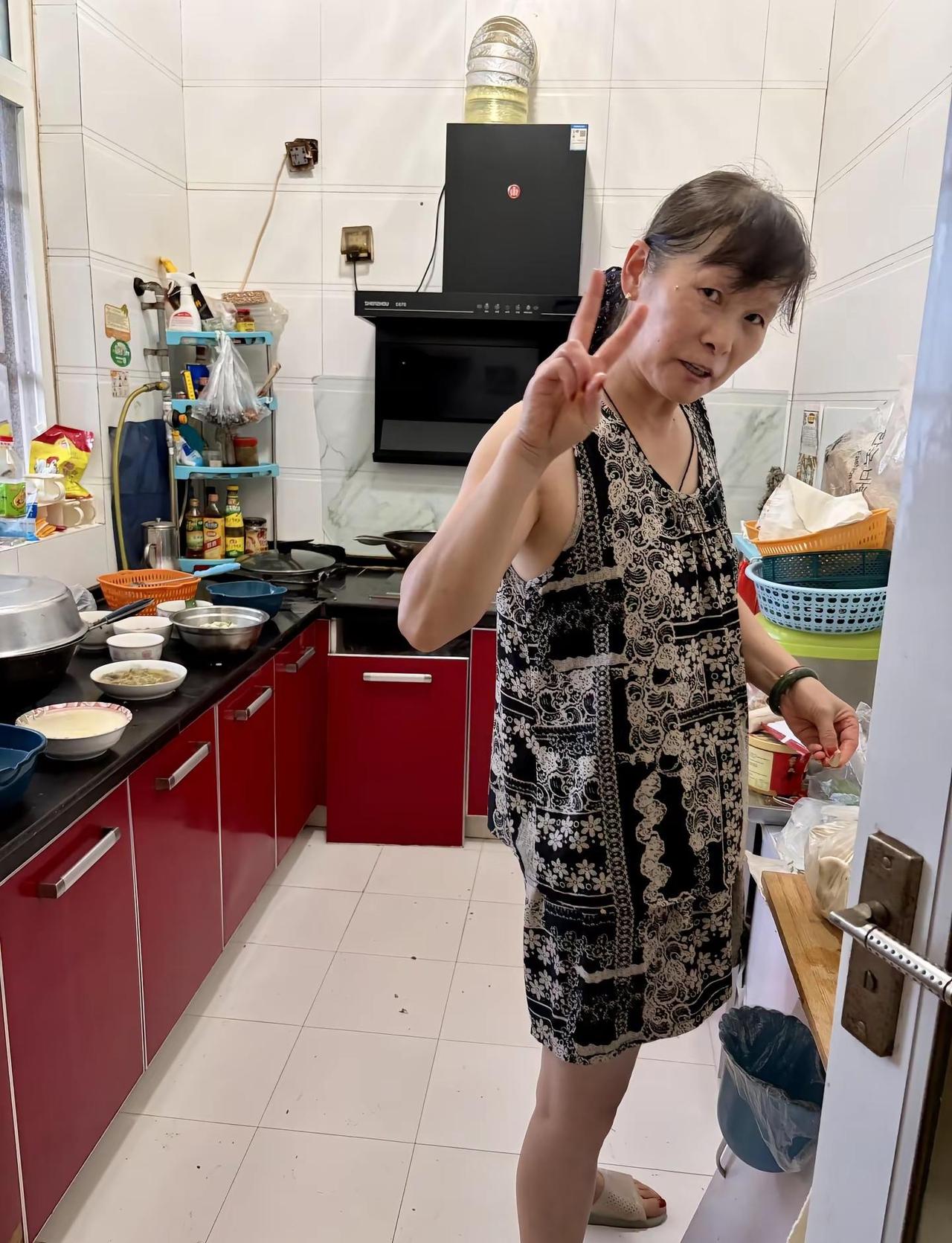 别人回娘家当客人，我回娘家当“甩手掌柜”我妈是专属后厨掌勺，顿顿都是我爱吃的菜我