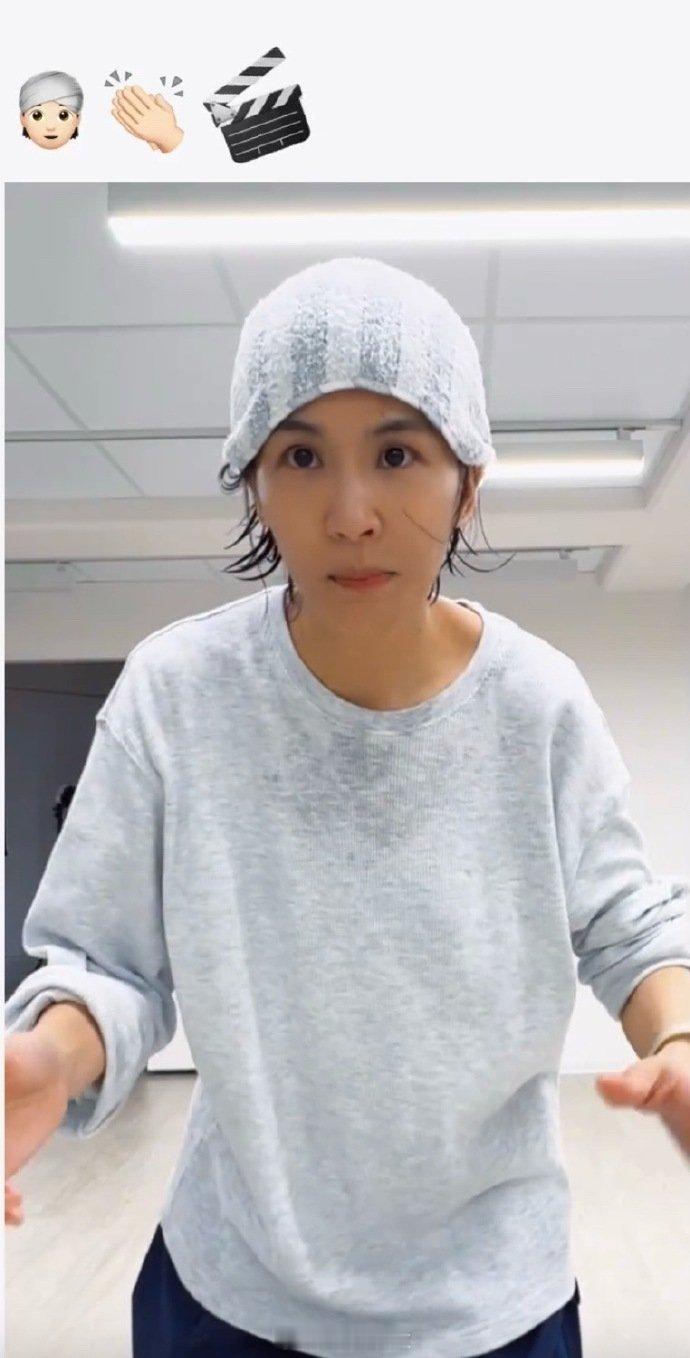 曾沛慈宝莲练舞vlog哈哈哈哈曾沛慈你练个舞怎么练成这样了！从优雅直接跳到癫狂 