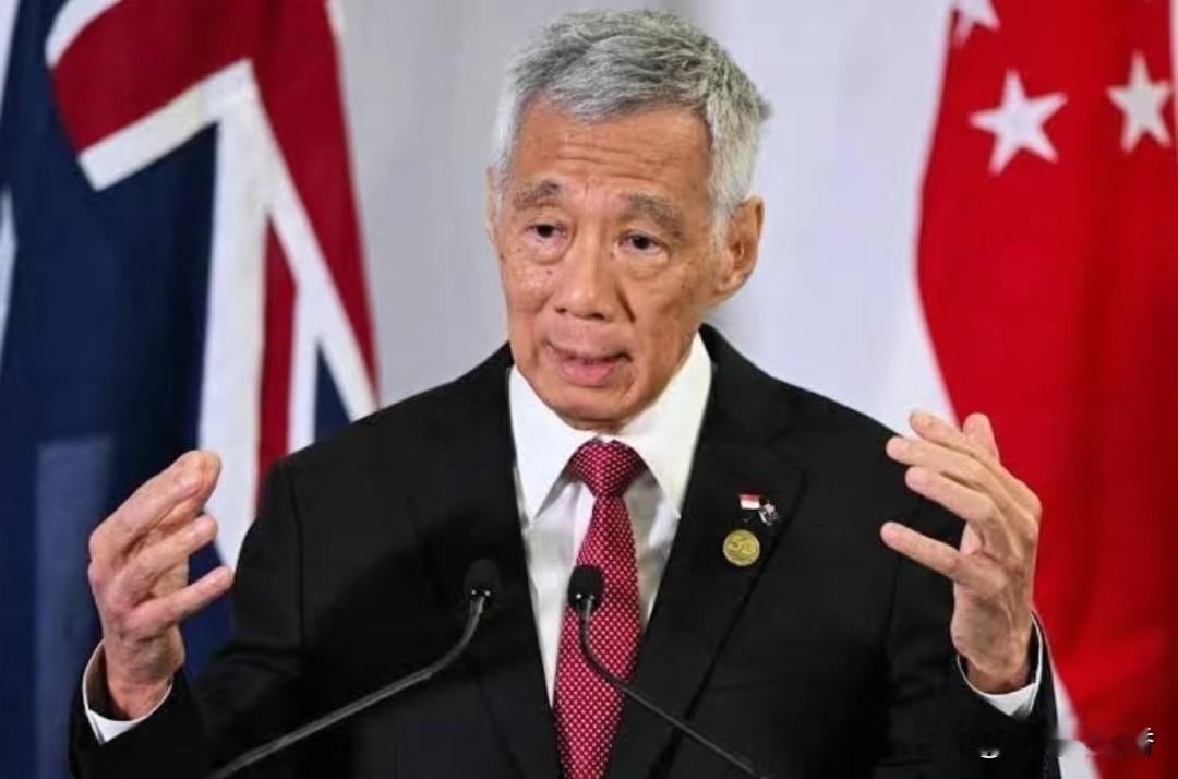 李显龙喊话中美！
新加坡不选边硬刚
“毒丸条款”  小国生存智慧藏不住？
 
新