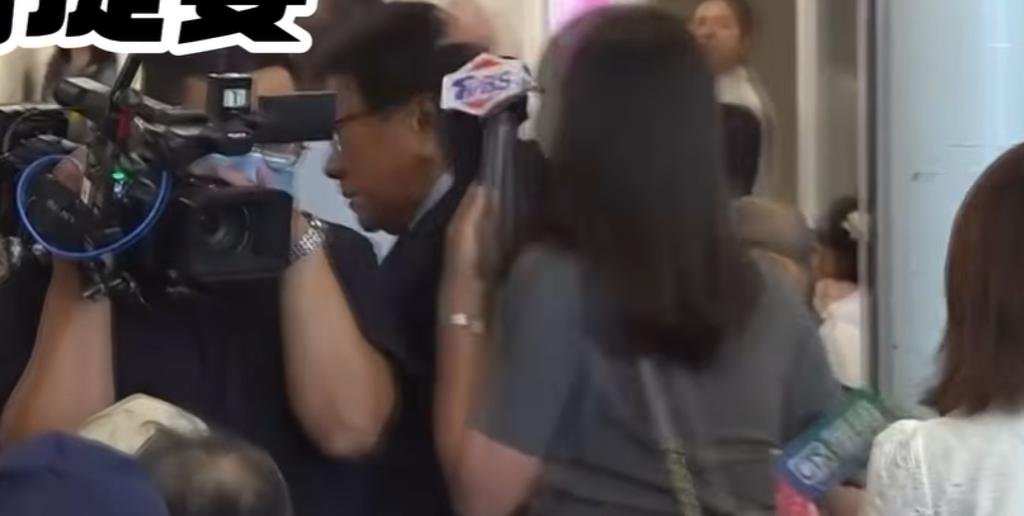 追问潘孟安毒油议题被推开 青鸟竟出征女记者脸书
中联致癌油案延烧，秘书长潘孟安昨