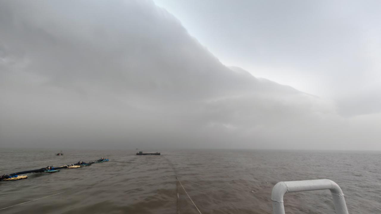 早上雷暴突然来临，让人猝不及防，这不正印证了生活无常才是常态嘛。人生本就世事无常