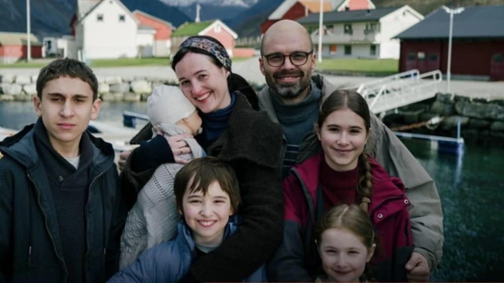 克里斯蒂安·蒙吉由金棕榈得主克里斯蒂安·蒙吉执导，塞巴斯蒂安·斯坦、雷娜特·赖因