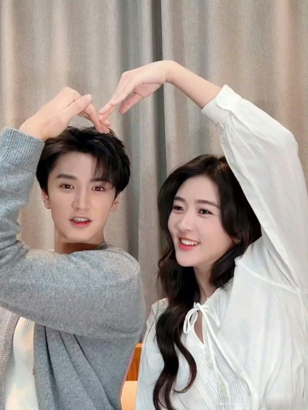 陈哲远梁洁家属感  呜呜呜白色橄榄树看一集哭一集🥺🥺🥺 