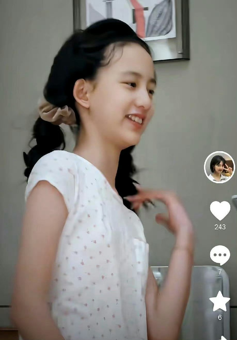 这真的是黄磊家的二女儿黄少艾？完全之前躲在姐姐怀里害羞的小女孩了 