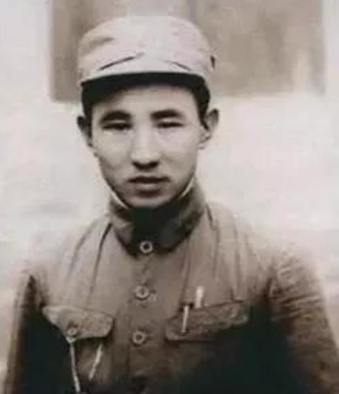 红军第一师长，毛主席曾两次对他面授机宜，为何1958年才被授衔？
“1934年1