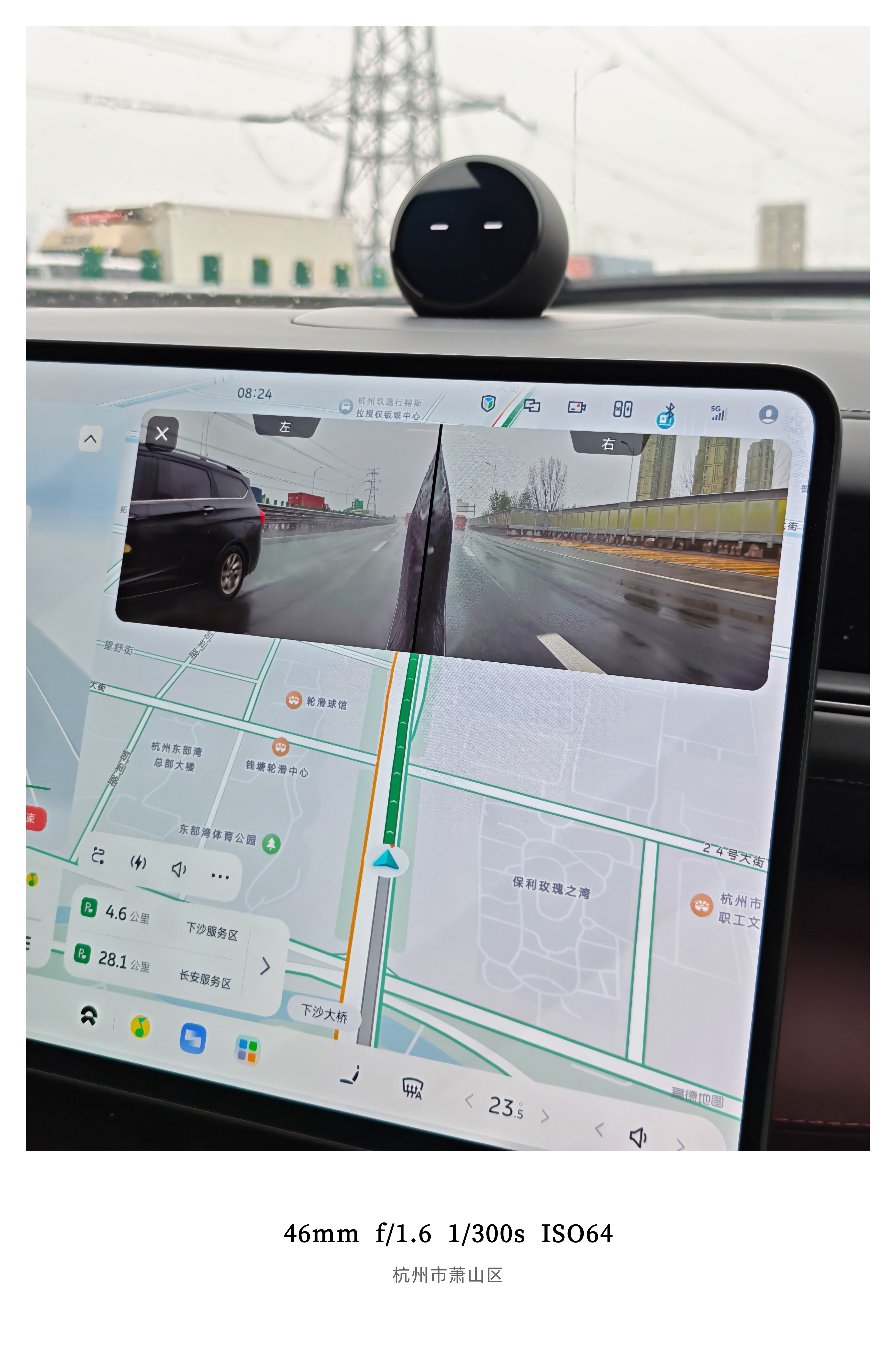朋友们早呀！大雨天流媒体后视镜太好用了肉眼看着雨雾缭绕摄像头眼里跟没下一样