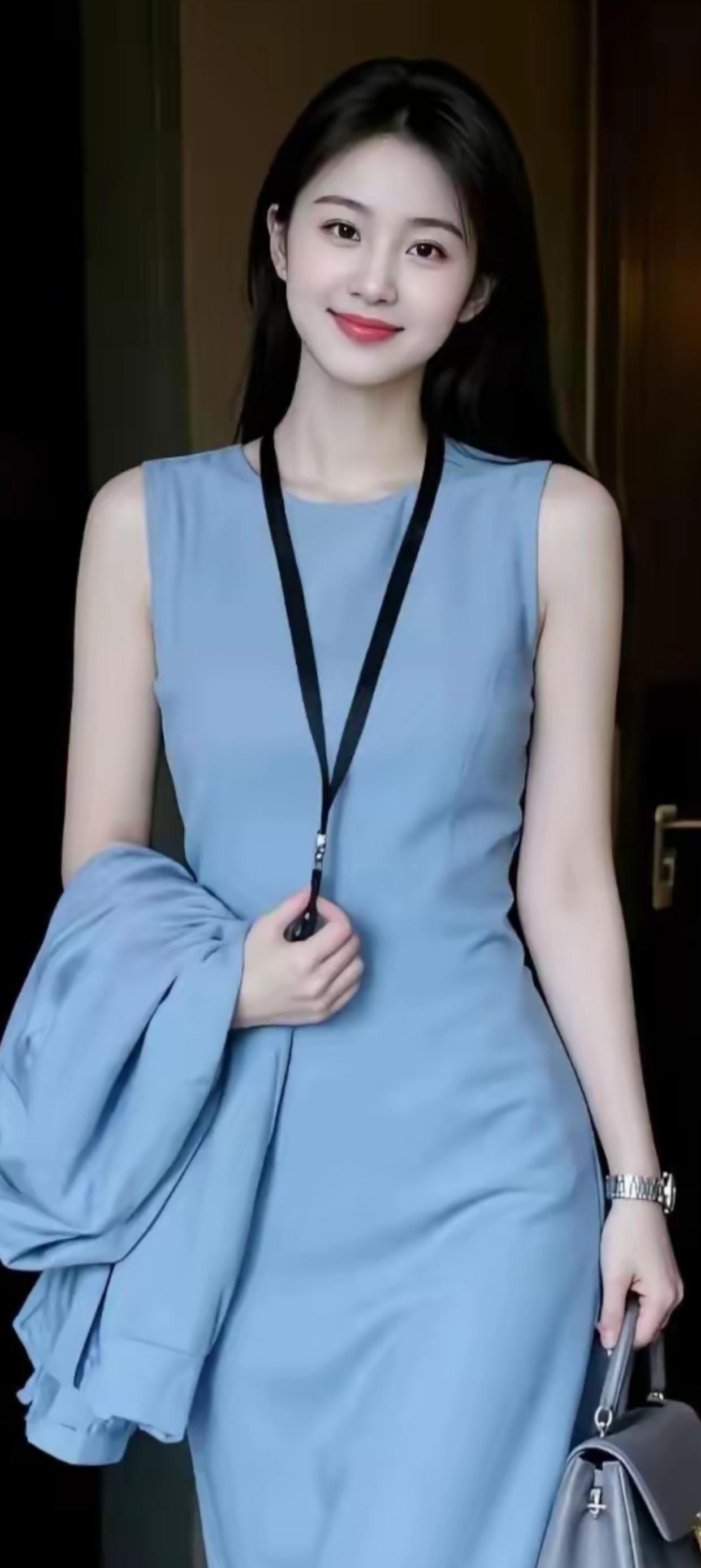 优雅蓝裙，气质满满，自信满满的一天！💙💕