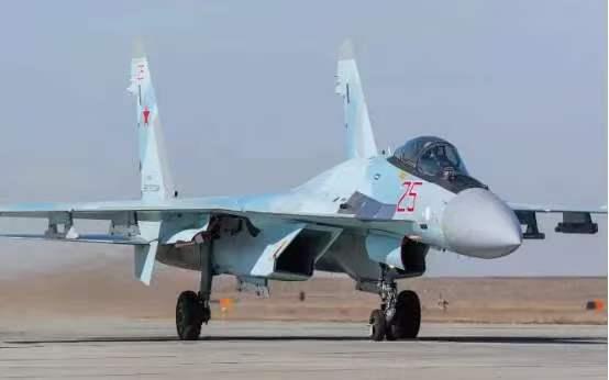 伊朗终于拿到新战机了！不是网上传的48架，是首批16架，其中12架已经停在伊朗的