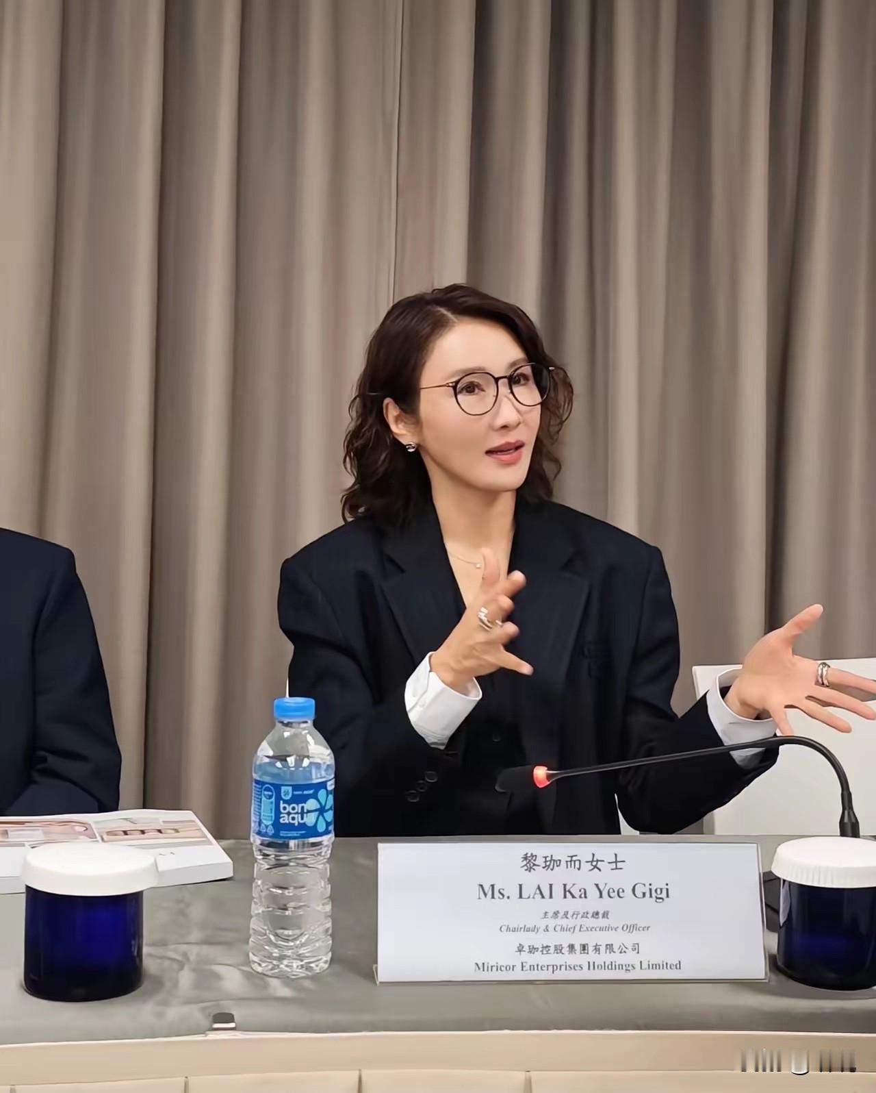 结婚后不光改名了，感觉样子也改了