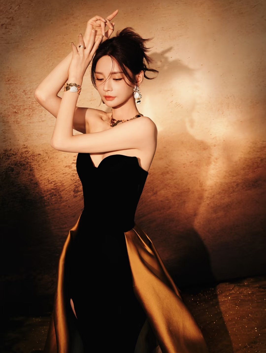 沈梦辰活动发布会美图，这状态太好了，光影构图也很好，美美哒～ ​​​
