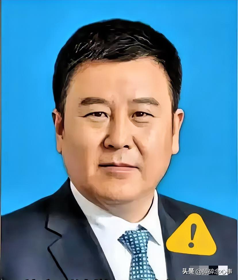 大家刷到这个新闻了吗？
甘肃景泰人芮文刚的名字刷了屏。这位57岁的兰州市政协副主