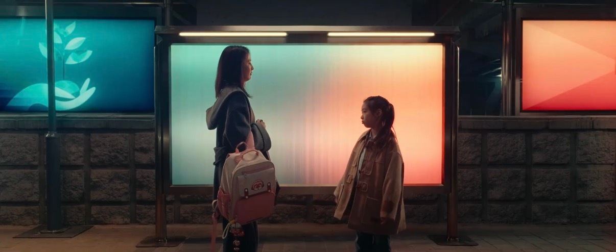 小酒窝佟丽娅二次合作演母女，丢三落四的妈妈和学习刻苦爱操心的女儿，咱就是说看到两