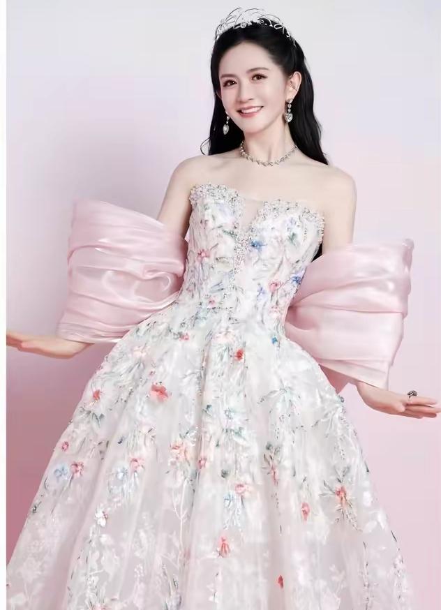 谢娜说自己亏本开演唱会！！！

她的演唱会将于5月5日在成都如期而至。
 
关于