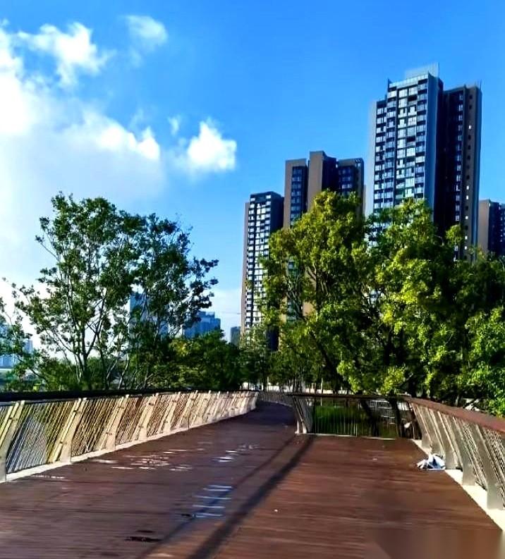 都说男人的浪漫，是把身家性命押在一堆冷冰冰的铁疙瘩上。
今天几个老伙计，非拉着我