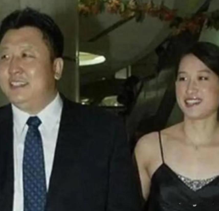 2008年北京奥运会水立方赛场，19岁的刘子歌一跃成名，以打破世界纪录的成绩斩获