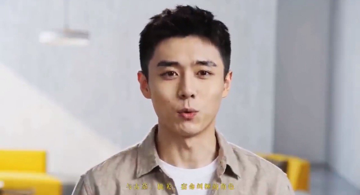 耀客的ai演员来了这男的，想ai帅哥失败了吧。。。。。。