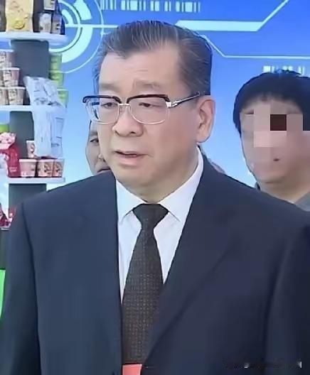 杜延安被查，他有3个特点：
1、酒量非常大。能喝1斤多，典型皖北人（老家宿州）豪
