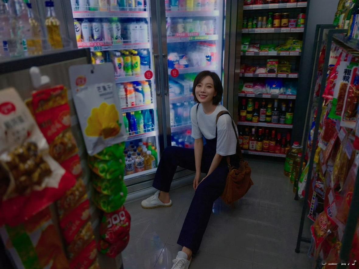 娱乐[超话]王珞丹米莱偶遇米莱王珞丹米莱胶片好巧的米莱hhh ​​​