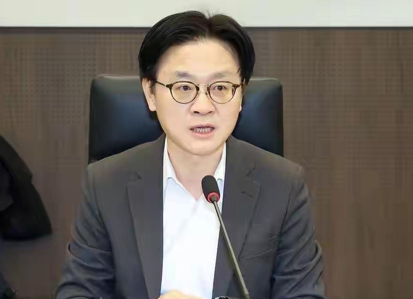 来自联合早报8月6日消息说，韩国产业通商部长官金正官表示，中国正向半导体行业投入
