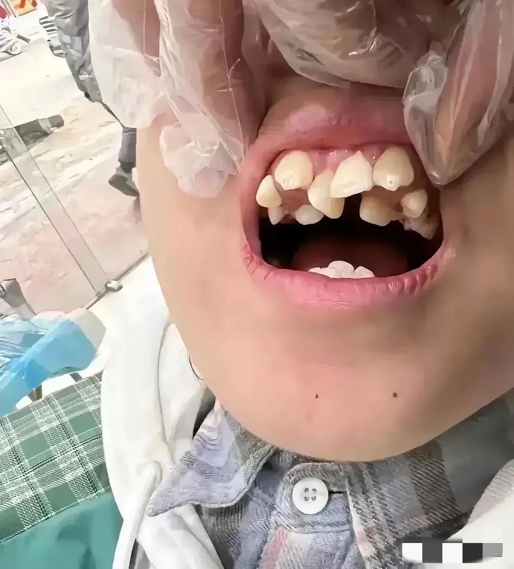 关注口腔健康，从孩子做起！孩子的牙有问题？口腔健康，我们来守护！亲爱的朋友们，您