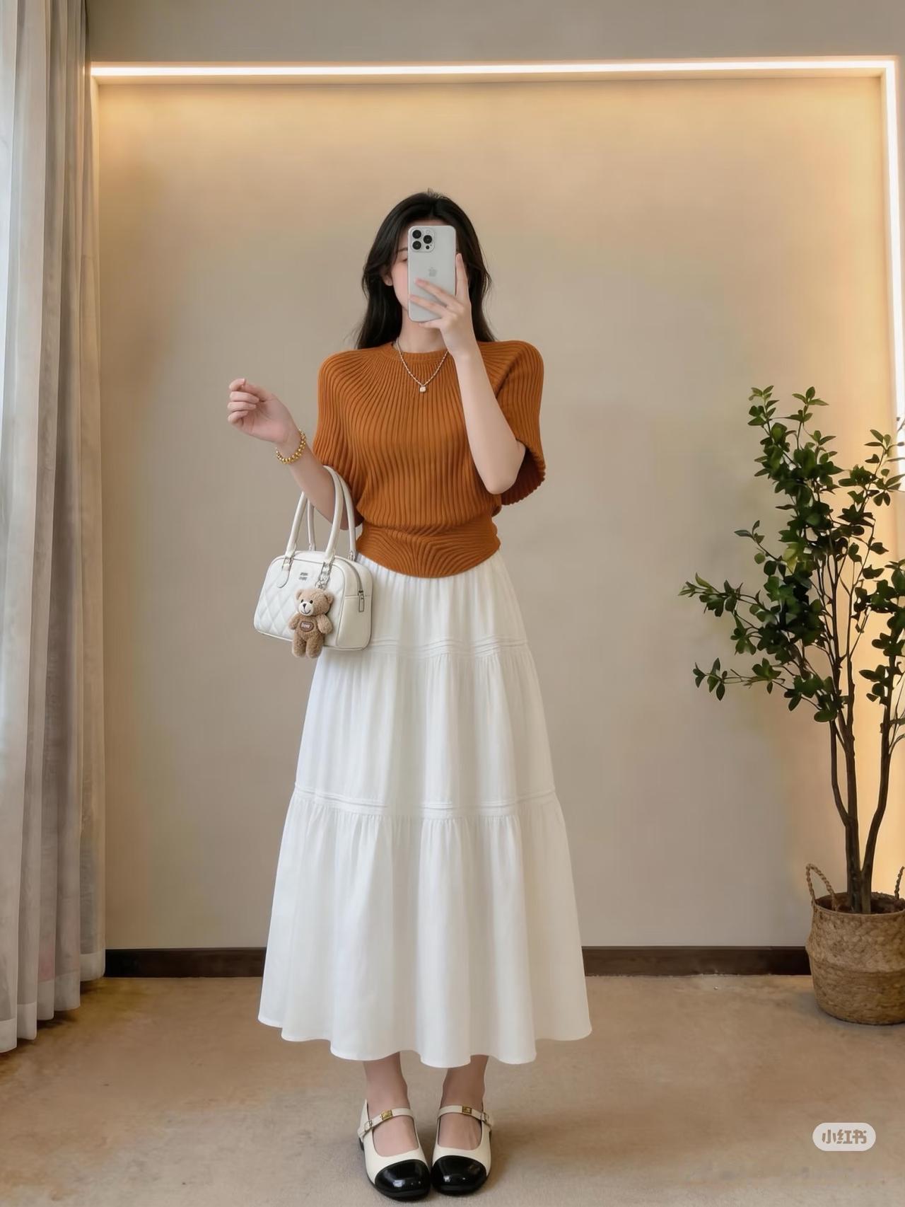 漂亮长裙一条就够｜白➕橙🍊每天都是元气look
公主们～论这条白色长款半身裙➕